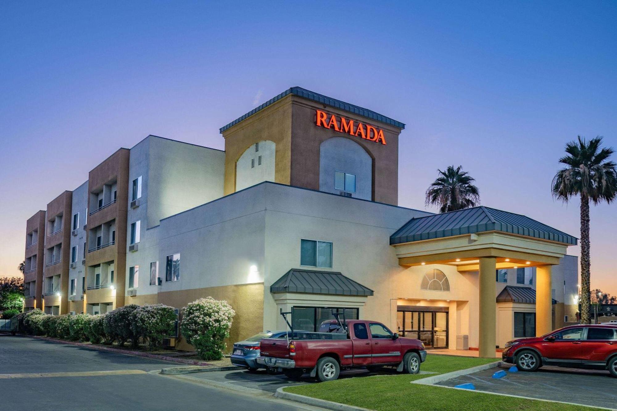 Ramada By Wyndham Bakersfield Exterior foto