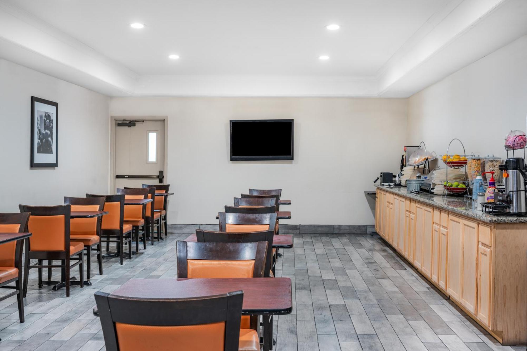 Ramada By Wyndham Bakersfield Exterior foto